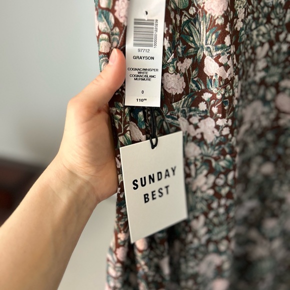 Aritzia / Sunday best / Dress / Model: Grayson - Picture 4 of 6